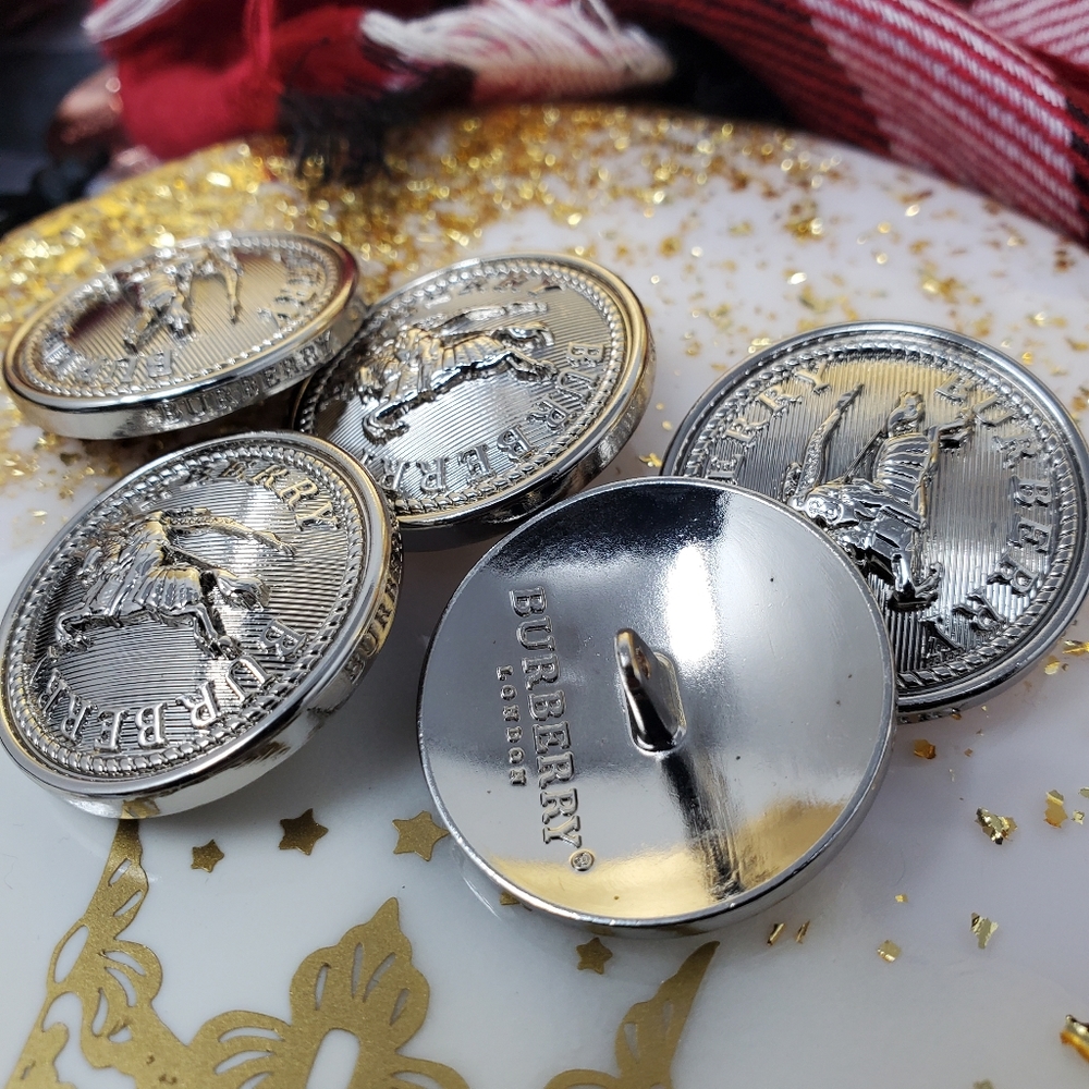 BURBERRY BUTTONS - Picture 13 of 16